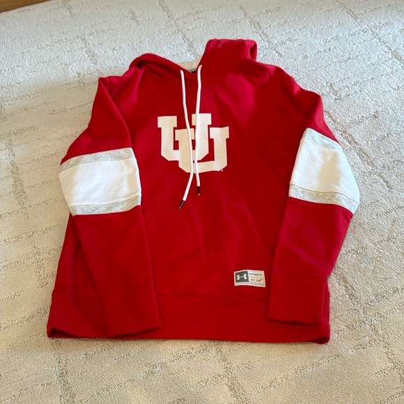 Under Armour Tops - U of U under armor sweatshirt, hardly worn!